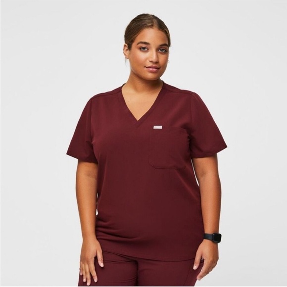 Figs Tops - FIGS Technical Collection Womens Large Burgundy 2 Chest Pocket Scrub Top Medical